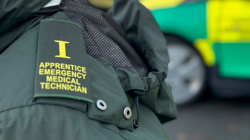 Epaulette showing the words 'I apprentice emergency medical technician'.